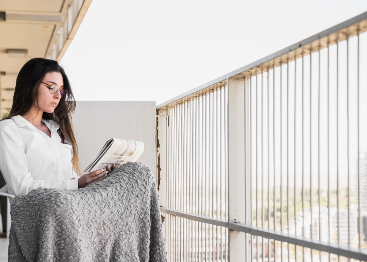 Jak urządzić balkon w bloku? Inspiracje i aranżacje